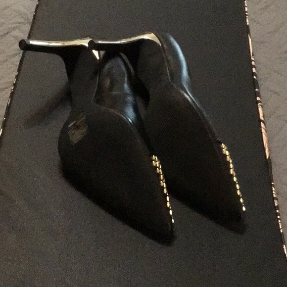 MK black pump with gold studs on toe, new,never worn, size 10M - Picture 4 of 7